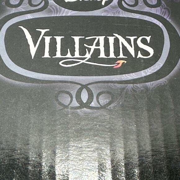 DISNEY VILLIANS GLASSWARE SET NEW in BOX 4 SHOT GLASSES -HALLOWEEN READY PARTY - Picture 2 of 8
